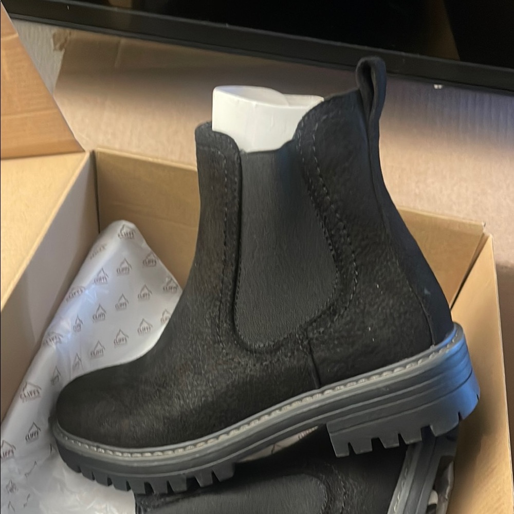 Black Chunky Sole Ankle Boots with Elastic Panels - Picture 4 of 5